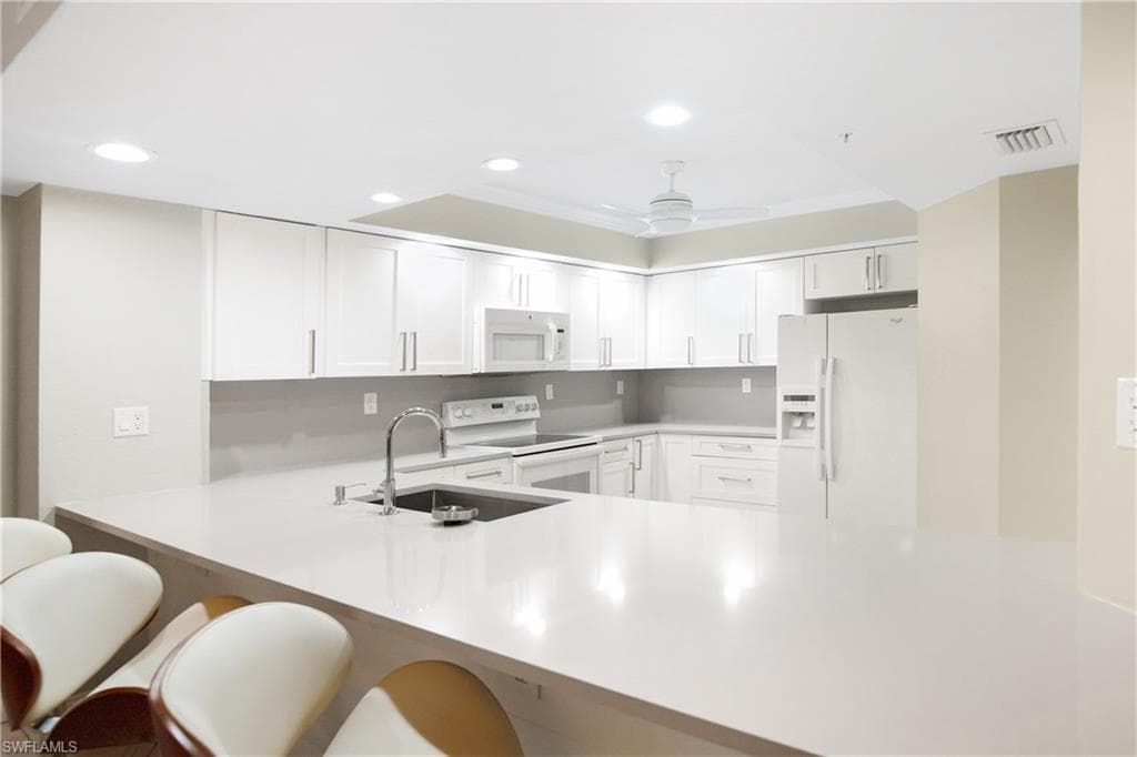 21 Bluebill Ave B-303, Naples, FL 34108-12