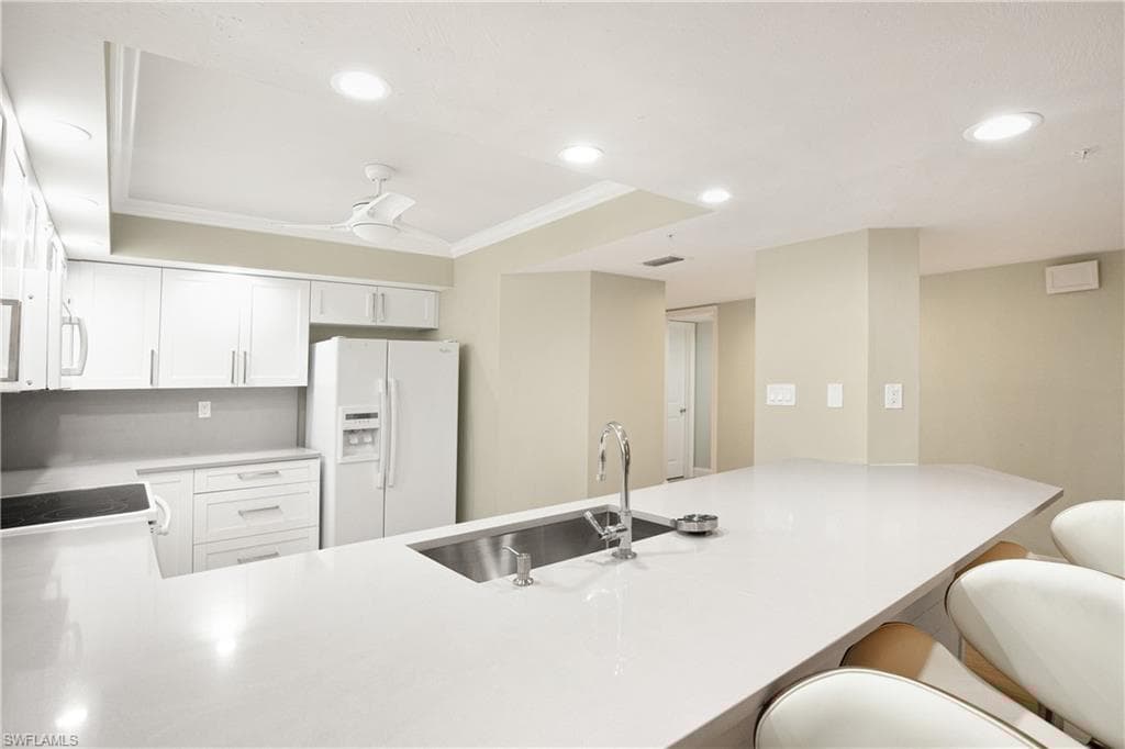 21 Bluebill Ave B-303, Naples, FL 34108-14