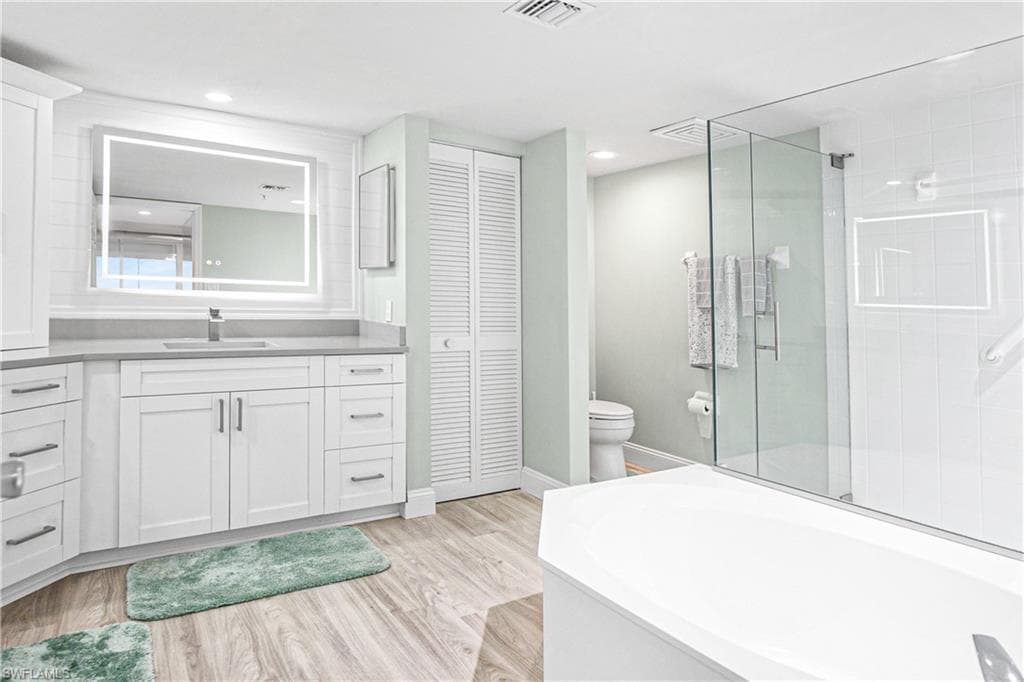 21 Bluebill Ave B-303, Naples, FL 34108-25