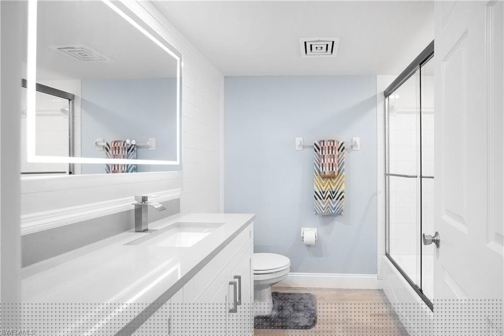 21 Bluebill Ave B-303, Naples, FL 34108-32