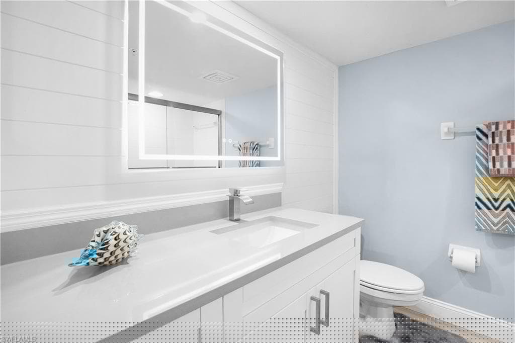 21 Bluebill Ave B-303, Naples, FL 34108-35