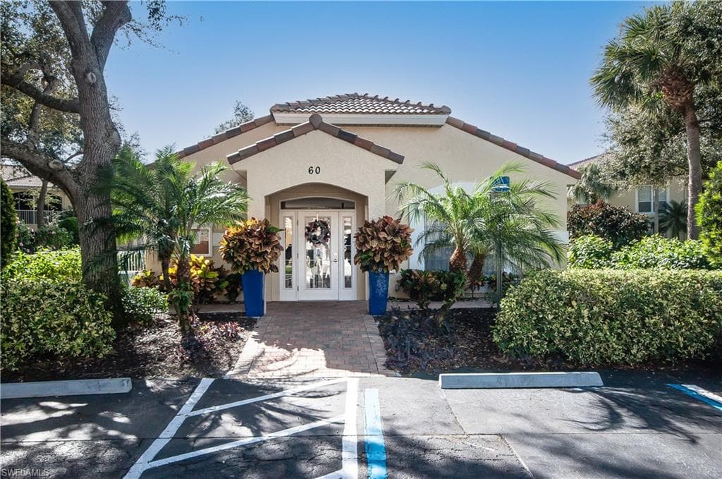 85 Silver Oaks Cir 6203, Naples, FL 34119-28