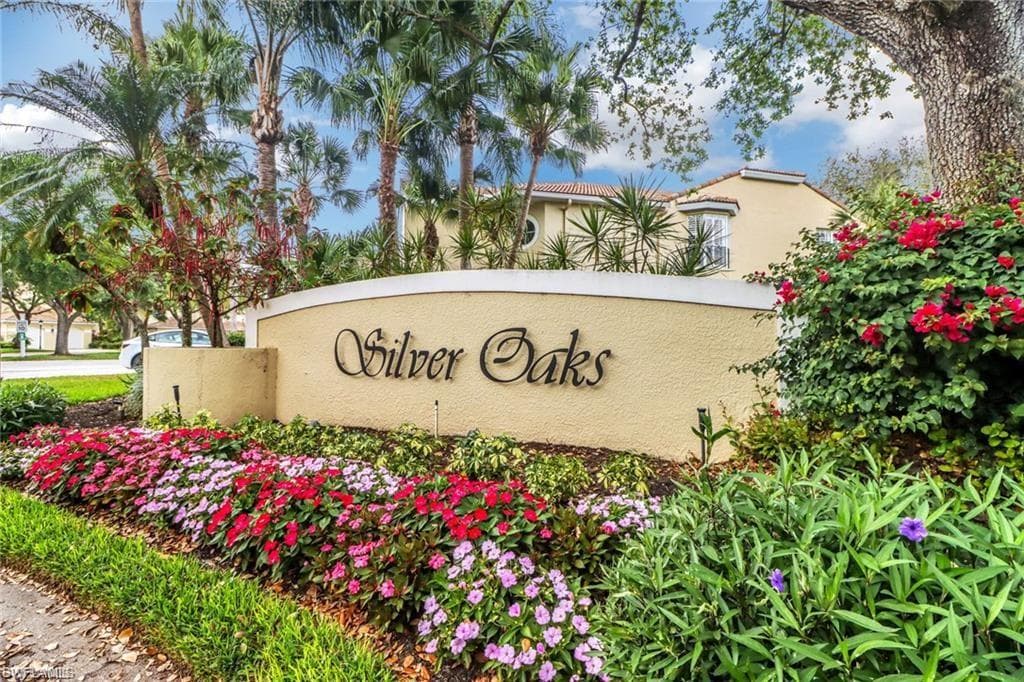 85 Silver Oaks Cir 6203, Naples, FL 34119-5