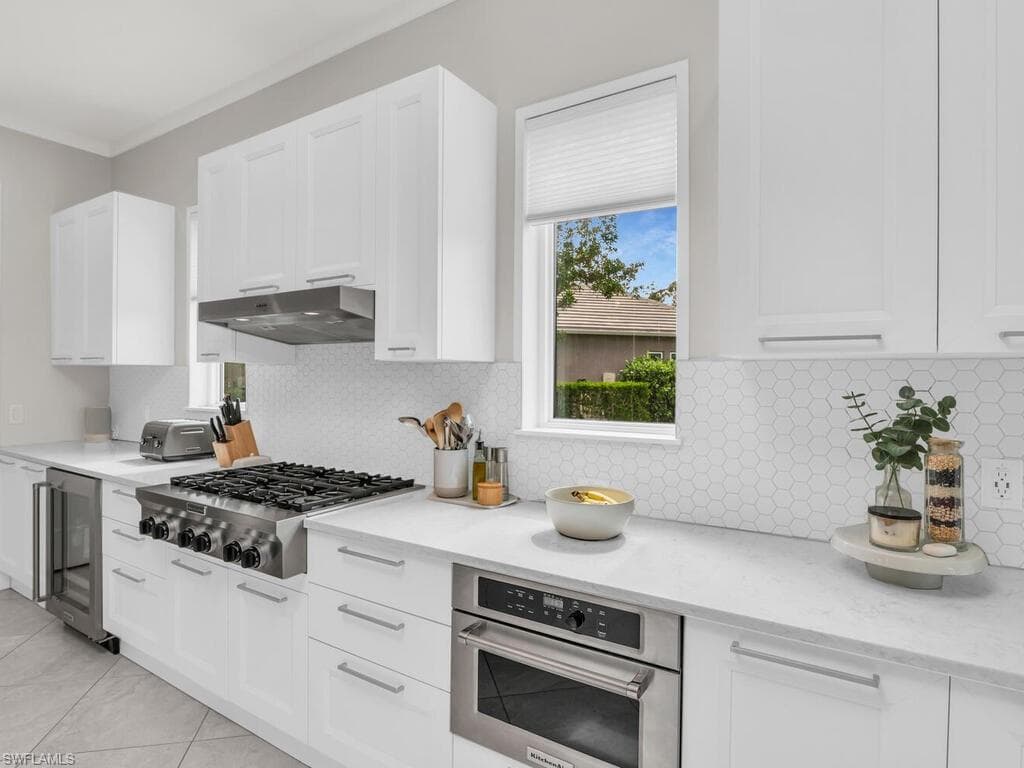 14785 Leeward Dr, Naples, FL 34114-9