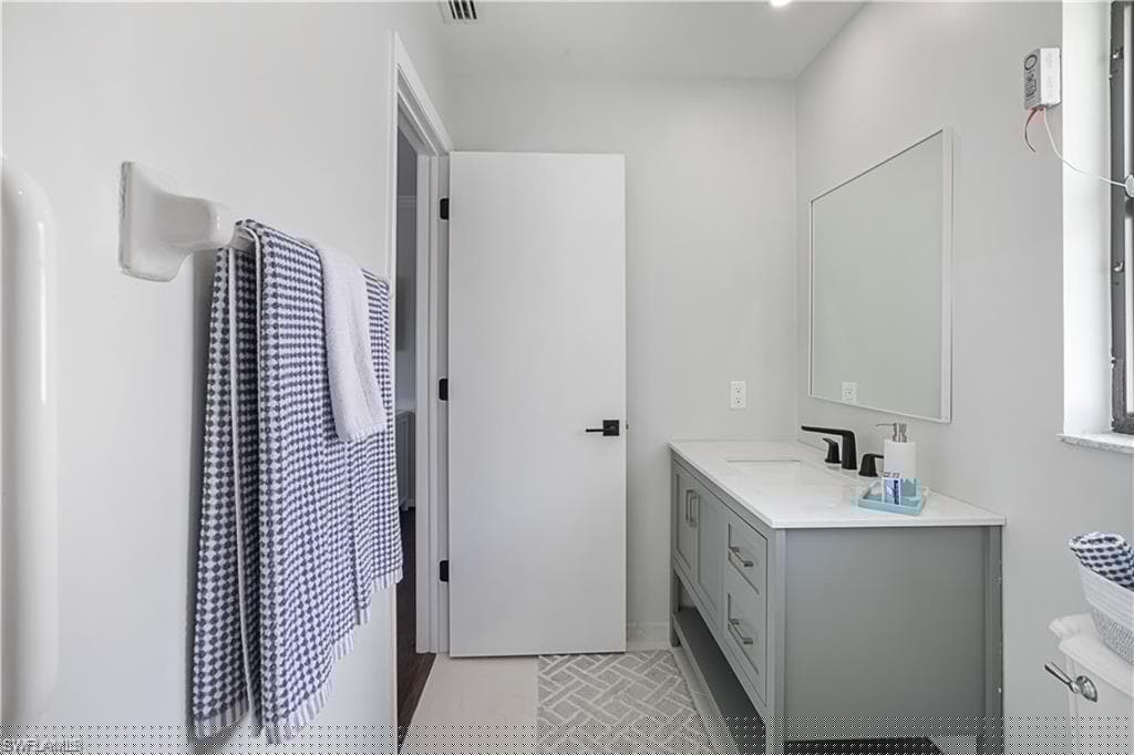 682 95th Ave N, Naples, FL 34108-16