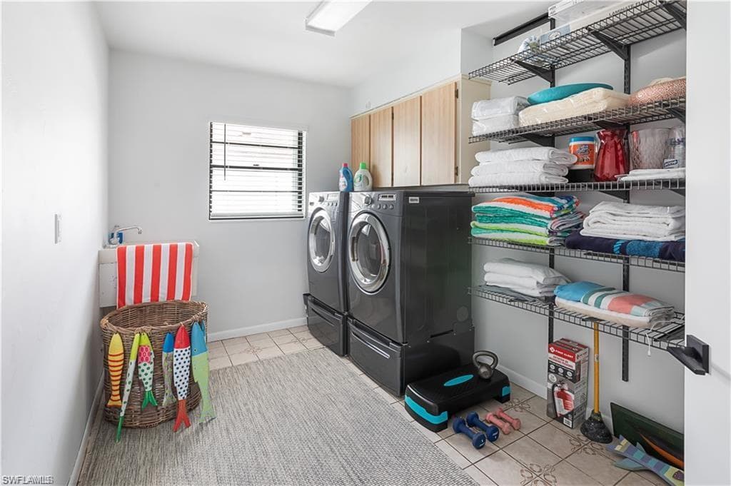 682 95th Ave N, Naples, FL 34108-21