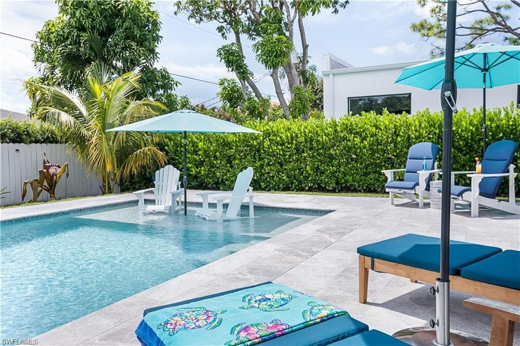682 95th Ave N, Naples, FL 34108-2
