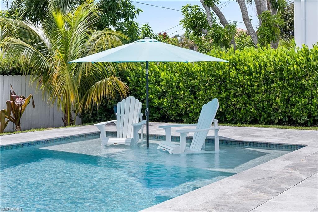682 95th Ave N, Naples, FL 34108-3