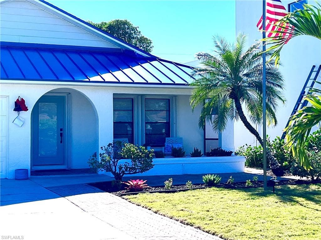 682 95th Ave N, Naples, FL 34108-4