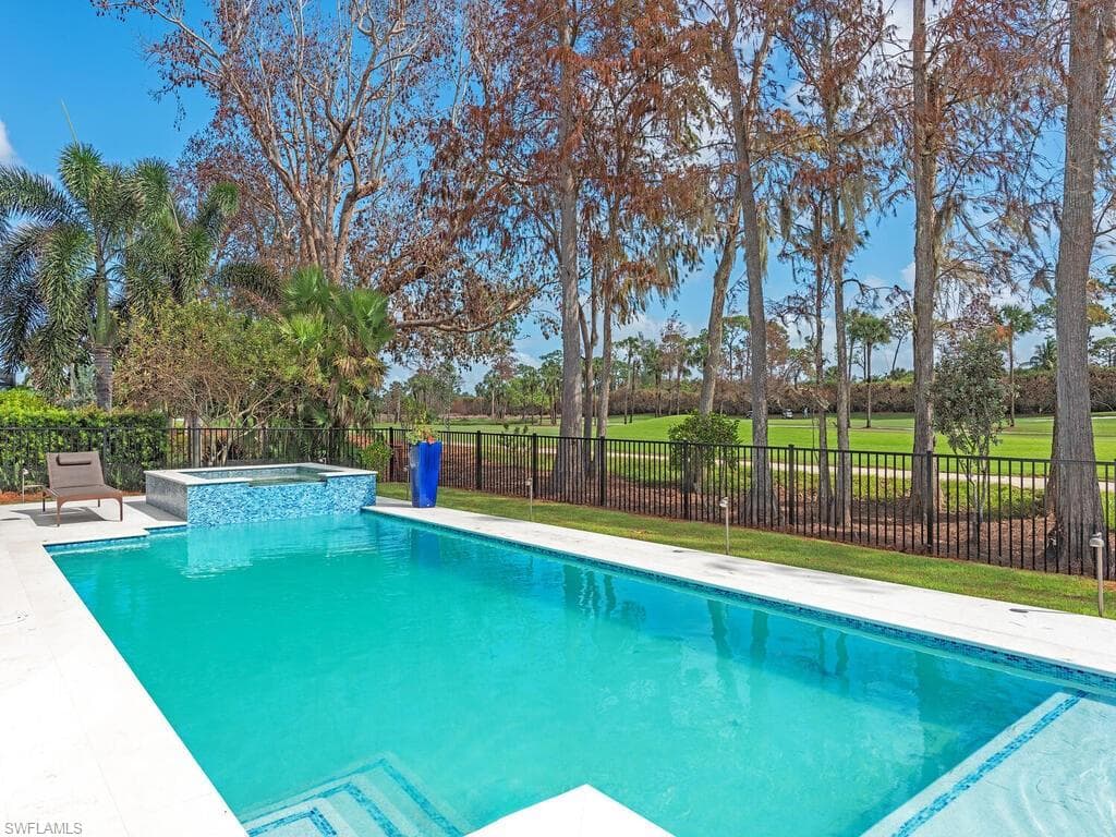 130 Burning Tree Dr, Naples, FL 34105-15