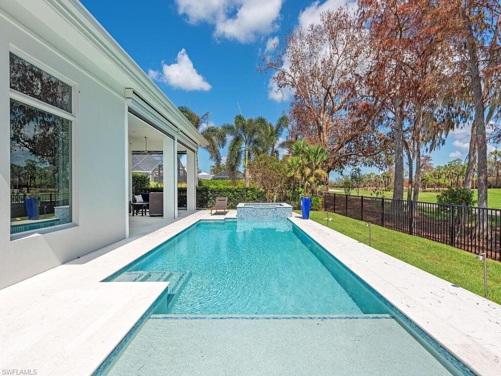 130 Burning Tree Dr, Naples, FL 34105-17