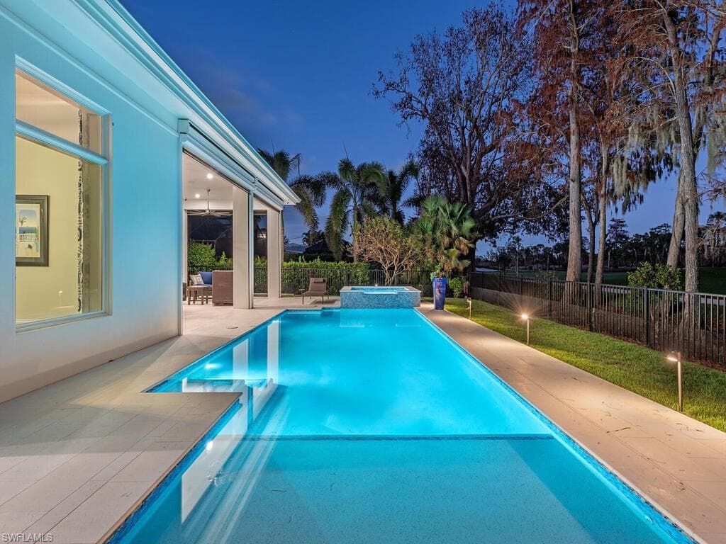 130 Burning Tree Dr, Naples, FL 34105-24