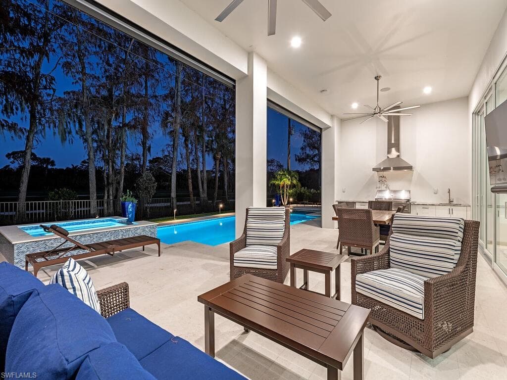 130 Burning Tree Dr, Naples, FL 34105-27
