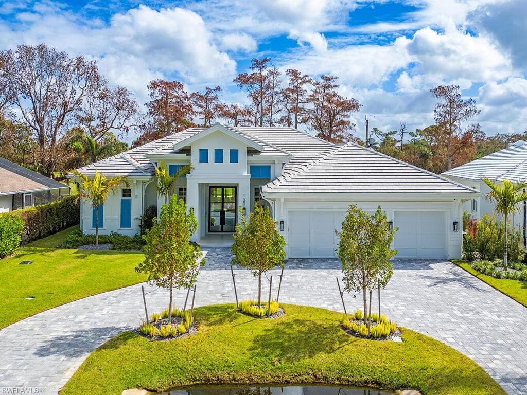 130 Burning Tree Dr, Naples, FL 34105-1