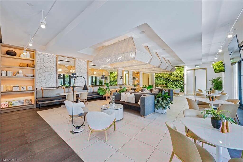 13915 Old Coast Rd 2004, Naples, FL 34110-30