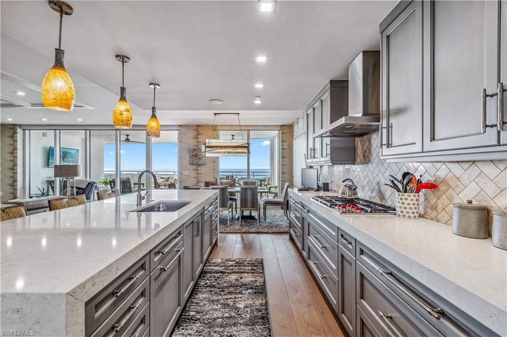 13915 Old Coast Rd 2004, Naples, FL 34110-7