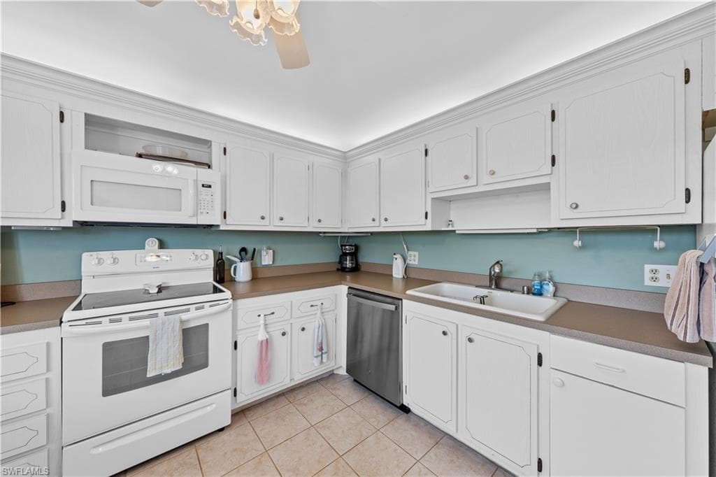 125 Penny Ln 7, Naples, FL 34112-1