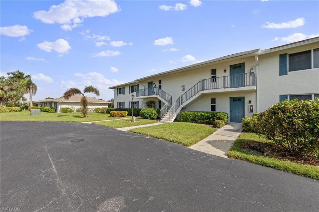125 Penny Ln 7, Naples, FL 34112-4