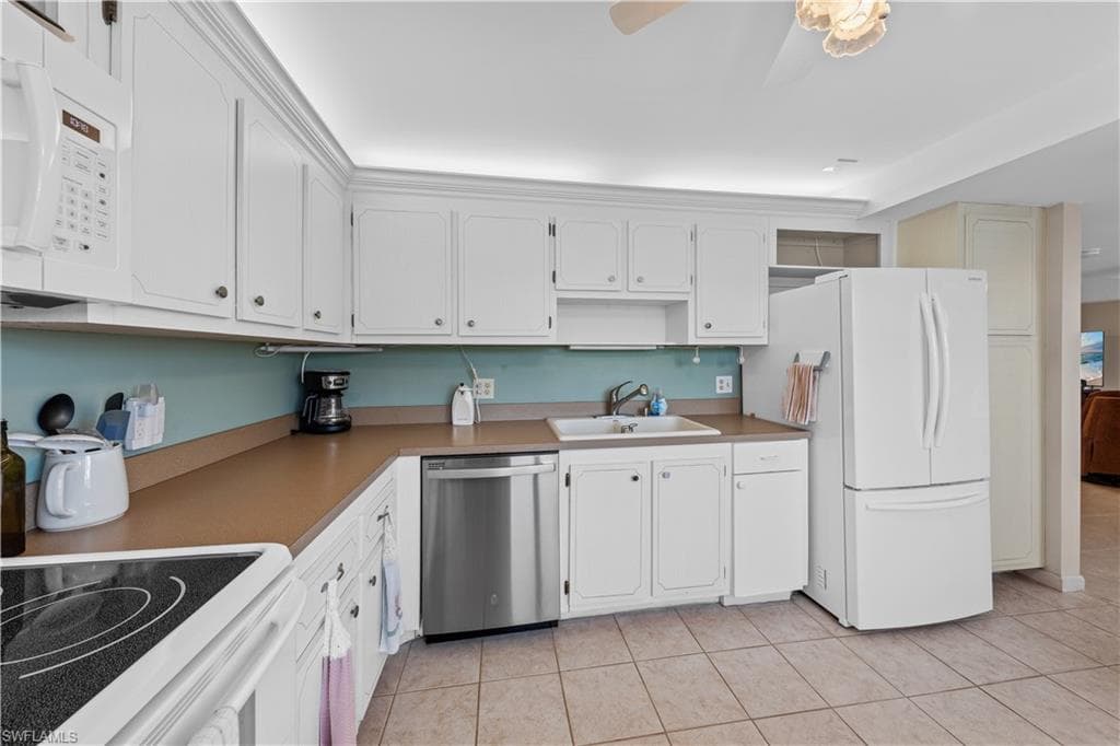 125 Penny Ln 7, Naples, FL 34112-8