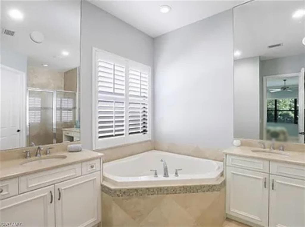 3195 Pacific Dr, Naples, FL 34119-15
