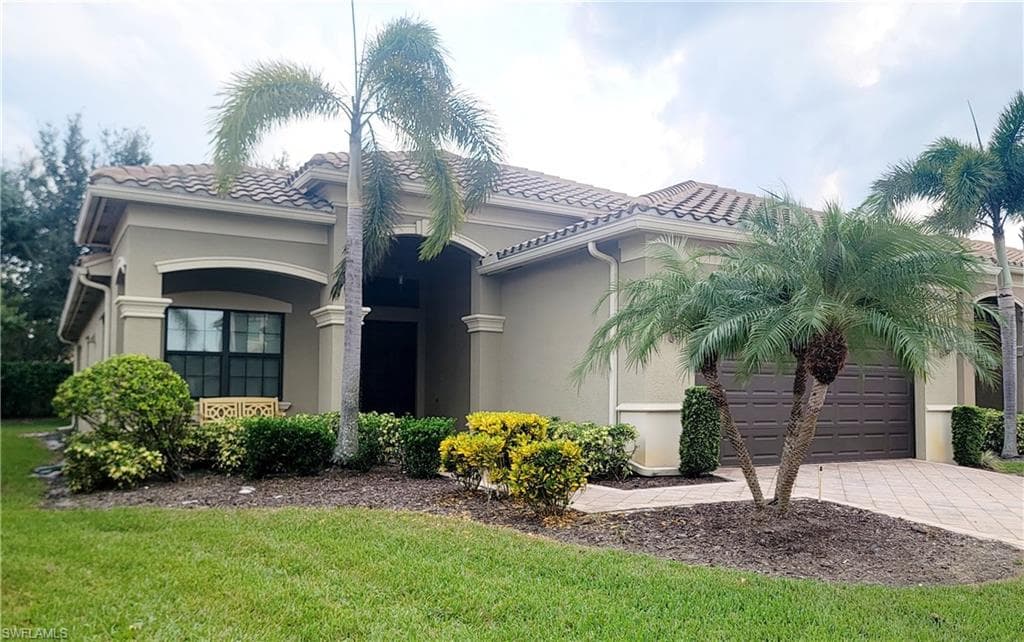 3195 Pacific Dr, Naples, FL 34119-2