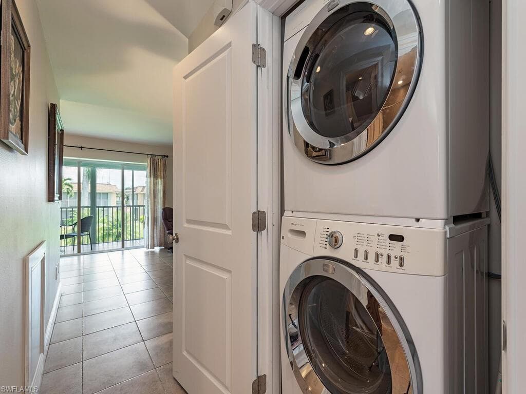 1400 Pompei Ln 2, Naples, FL 34103-9