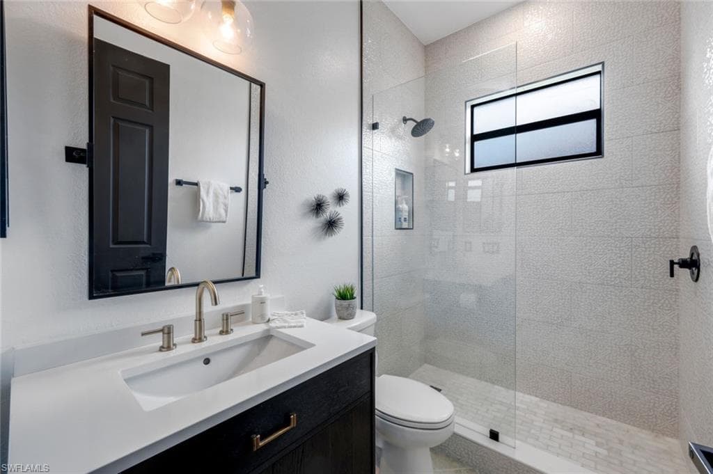 2067 Antigua Ln, Naples, FL 34120-19