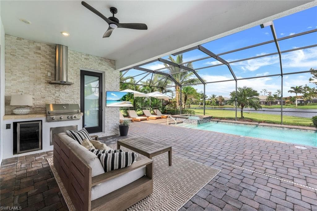 2067 Antigua Ln, Naples, FL 34120-24