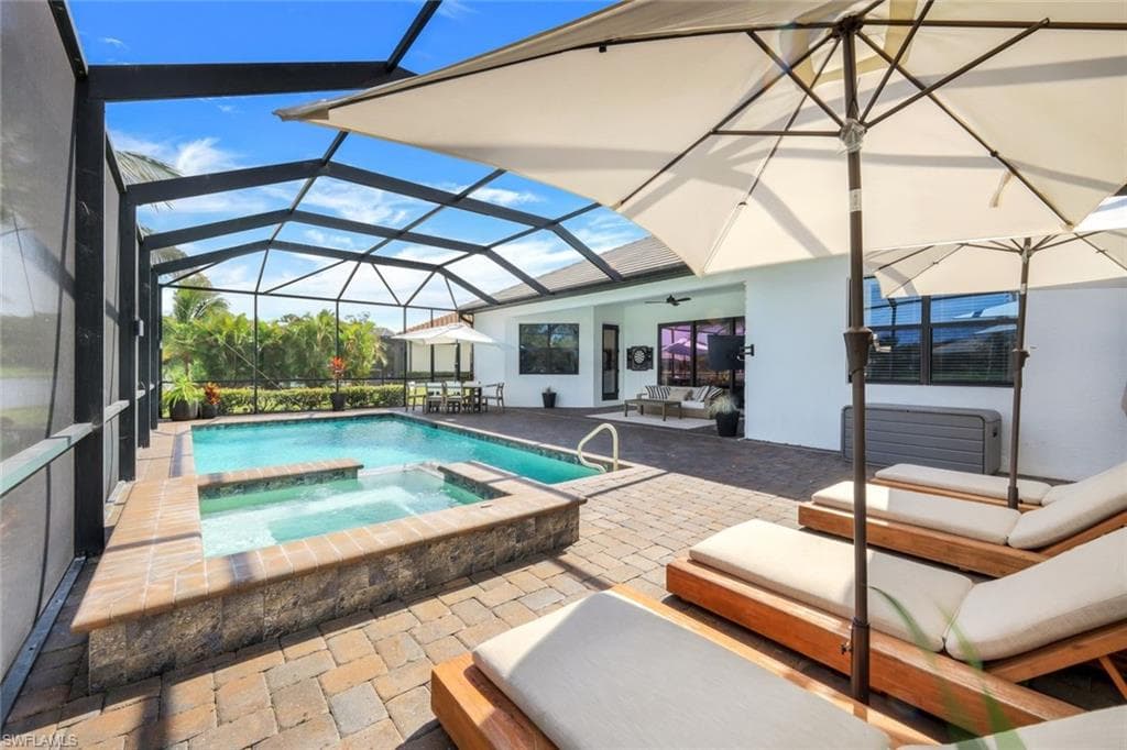 2067 Antigua Ln, Naples, FL 34120-29