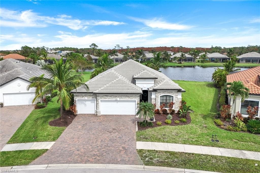 2067 Antigua Ln, Naples, FL 34120-32