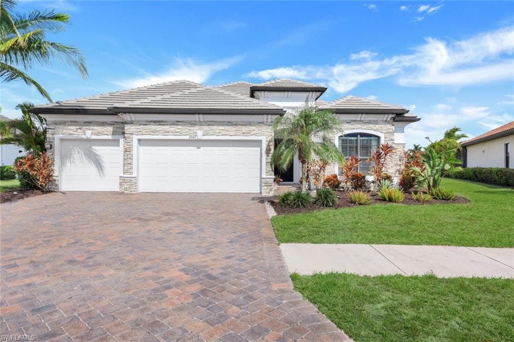2067 Antigua Ln, Naples, FL 34120-3