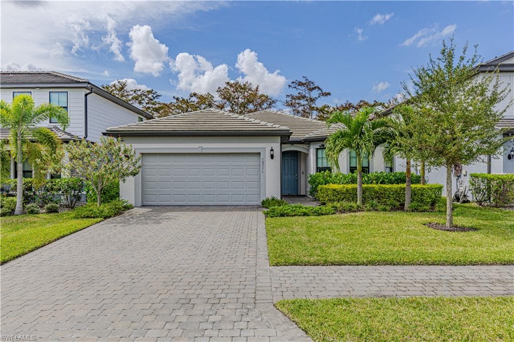 10371 Ventana Ln, Naples, FL 34120-2