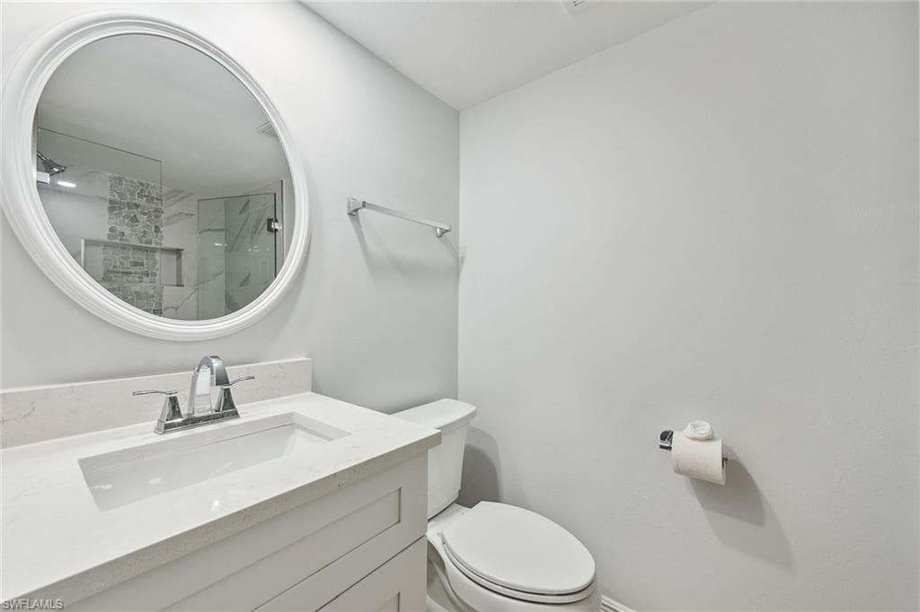 17 High Point Cir N 106, Naples, FL 34103-15