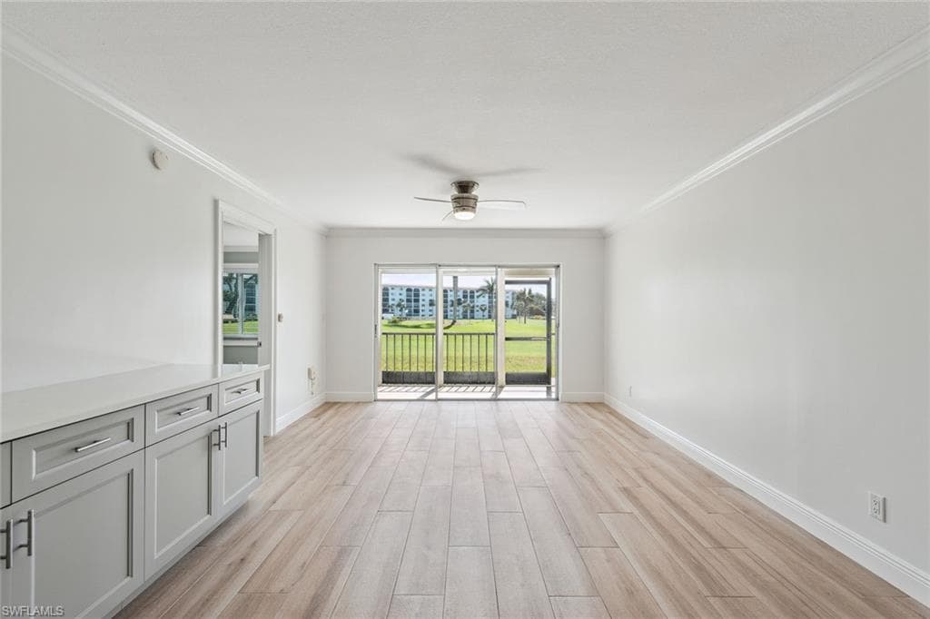 17 High Point Cir N 106, Naples, FL 34103-3