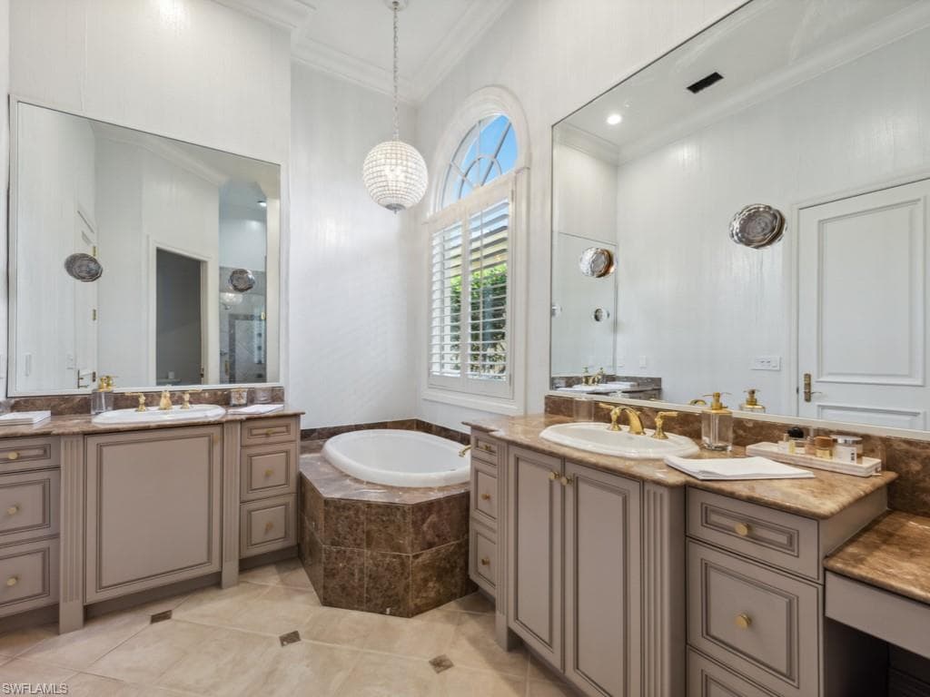 15627 Villoresi Way, Naples, FL 34110-17