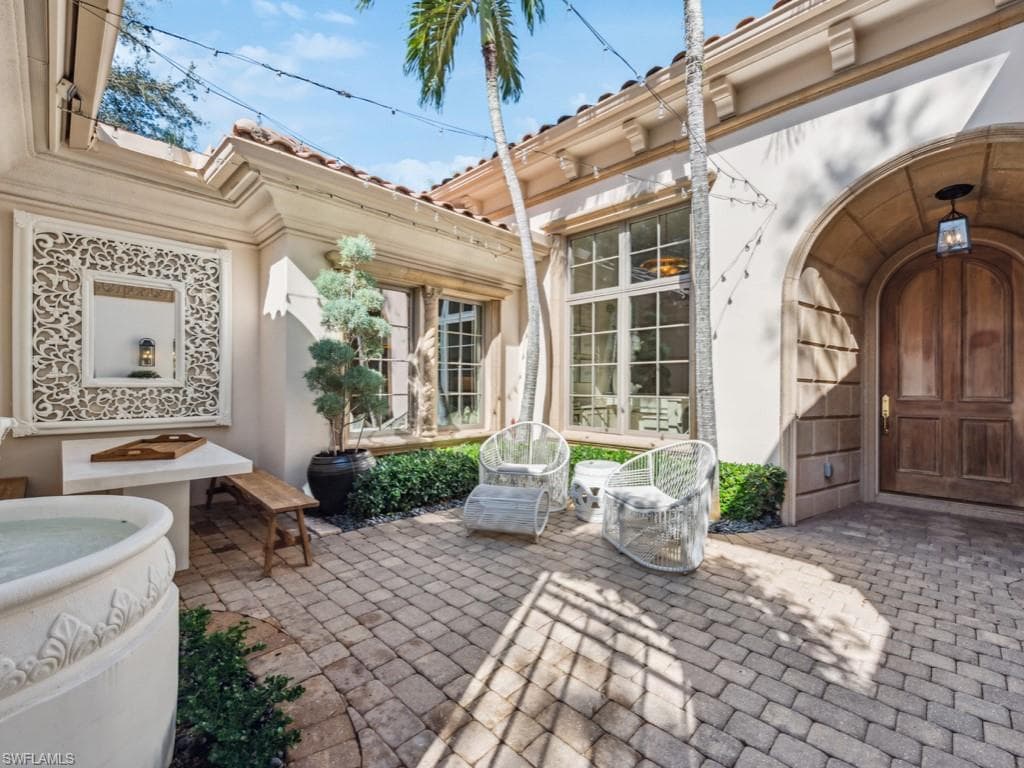 15627 Villoresi Way, Naples, FL 34110-2