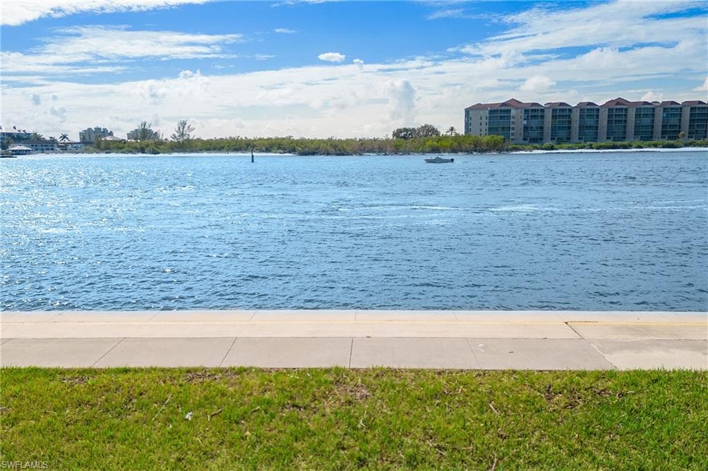 232 La Peninsula Blvd 232, Naples, FL 34113-28