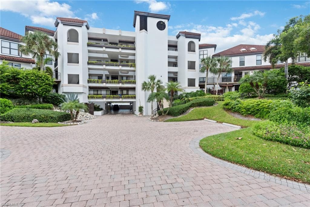 232 La Peninsula Blvd 232, Naples, FL 34113-29