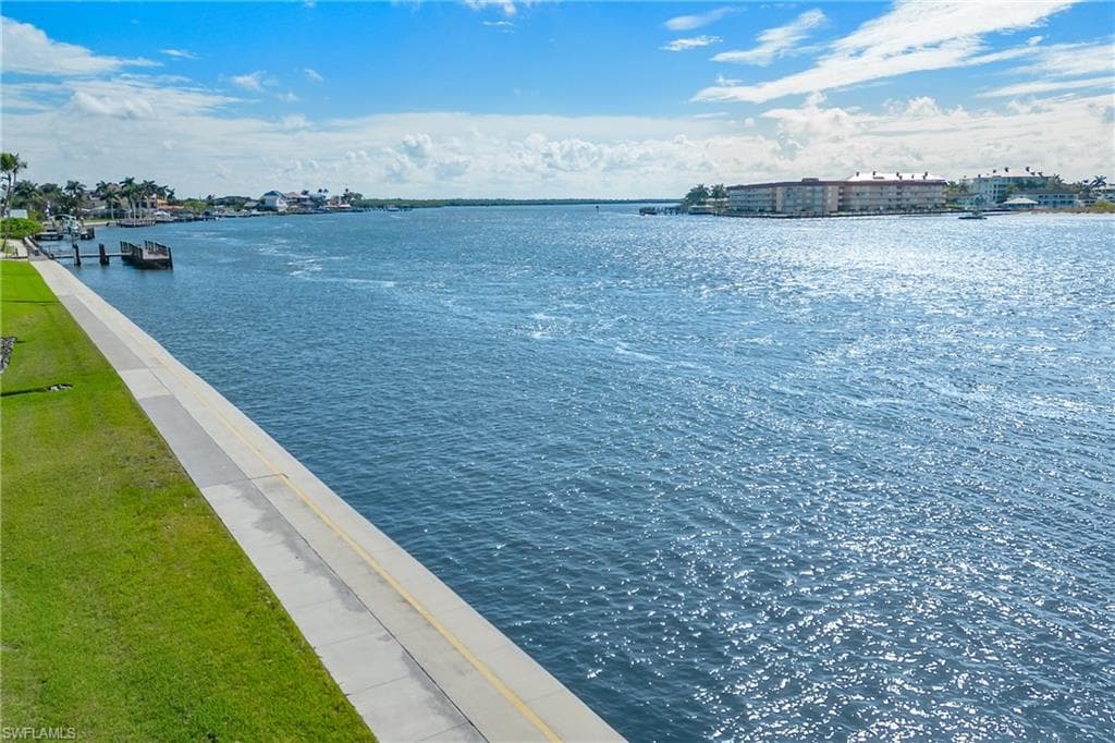 232 La Peninsula Blvd 232, Naples, FL 34113-35