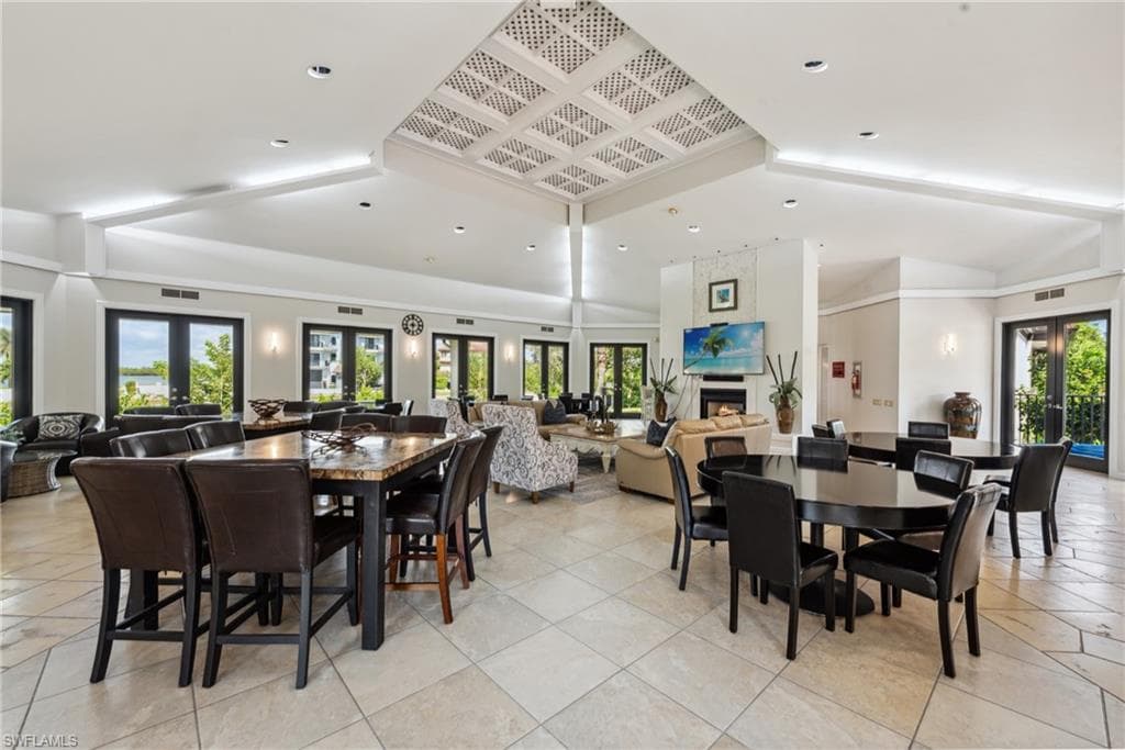 232 La Peninsula Blvd 232, Naples, FL 34113-37