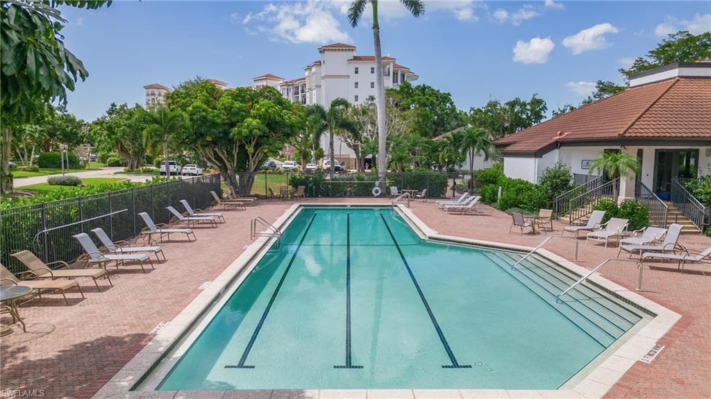 232 La Peninsula Blvd 232, Naples, FL 34113-42