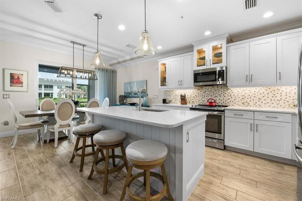 6954 Avalon Cir 703, Naples, FL 34112-10
