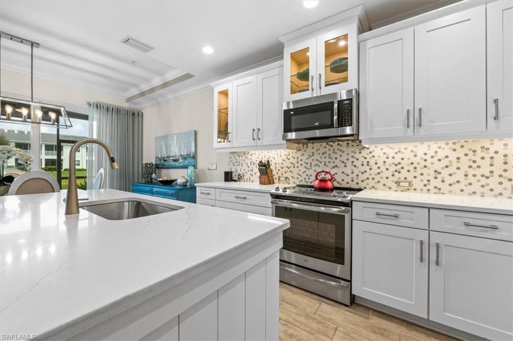 6954 Avalon Cir 703, Naples, FL 34112-11