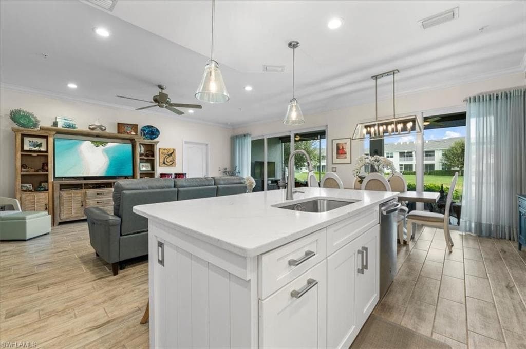6954 Avalon Cir 703, Naples, FL 34112-12