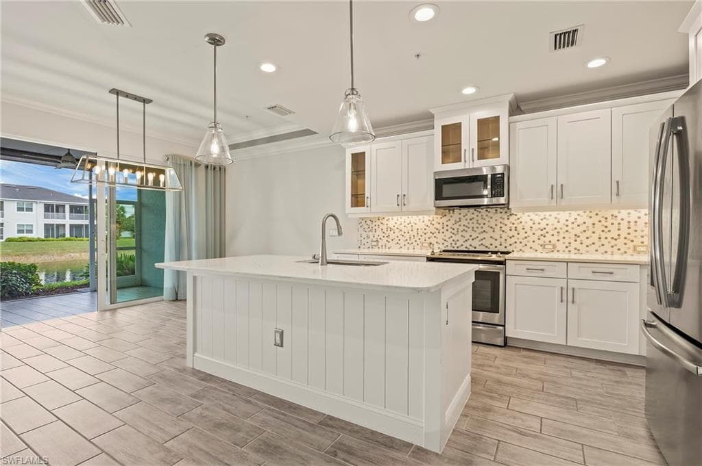 6954 Avalon Cir 703, Naples, FL 34112-13