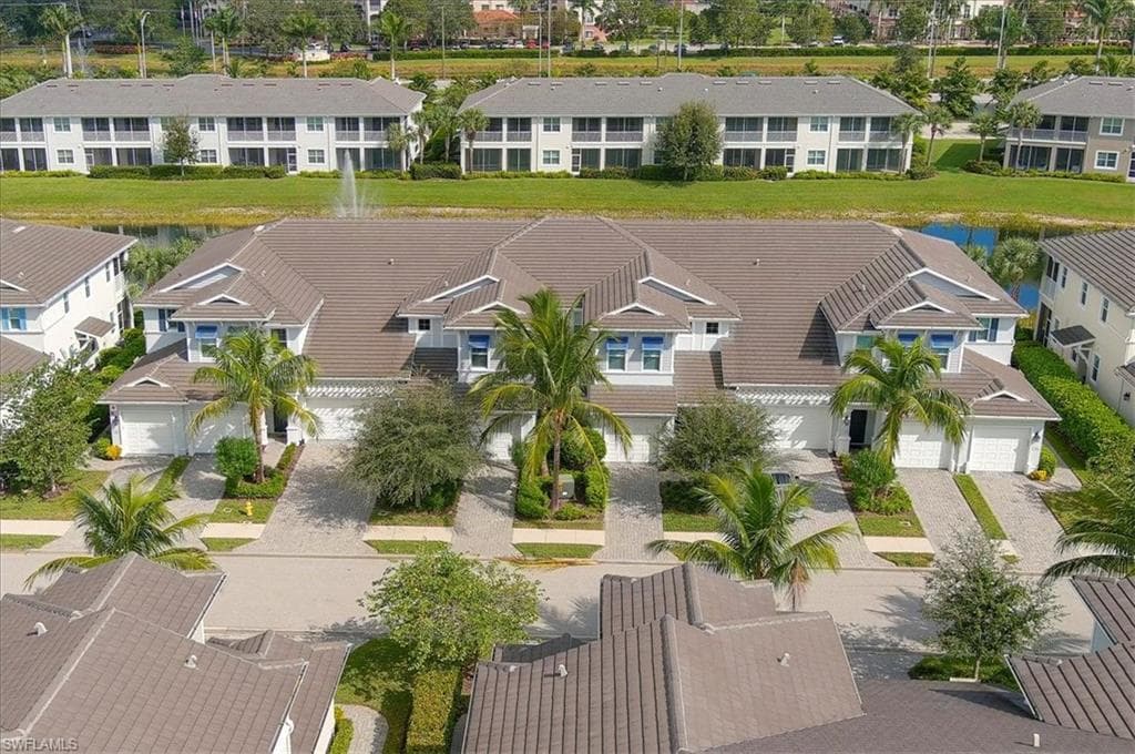 6954 Avalon Cir 703, Naples, FL 34112-37