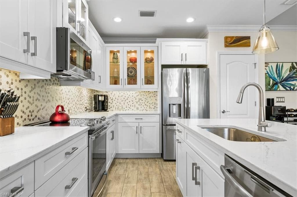 6954 Avalon Cir 703, Naples, FL 34112-3