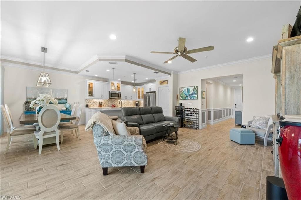6954 Avalon Cir 703, Naples, FL 34112-8
