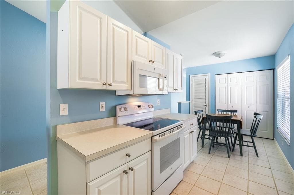 4970 Deerfield Way F-202, Naples, FL 34110-12
