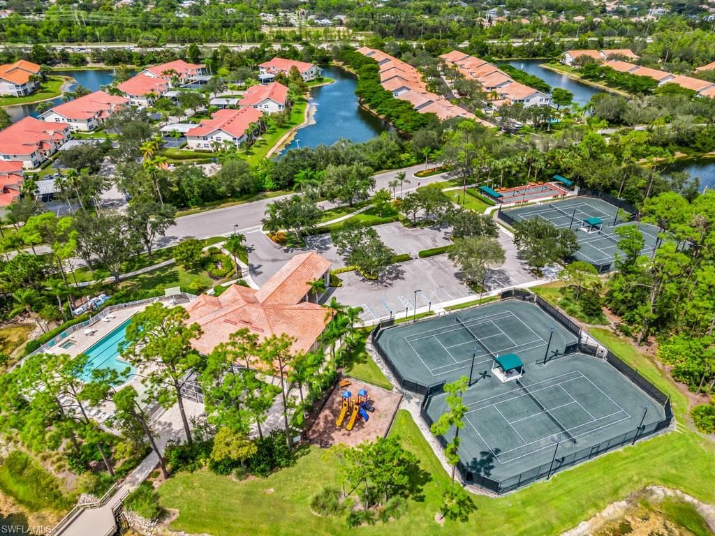 4970 Deerfield Way F-202, Naples, FL 34110-26
